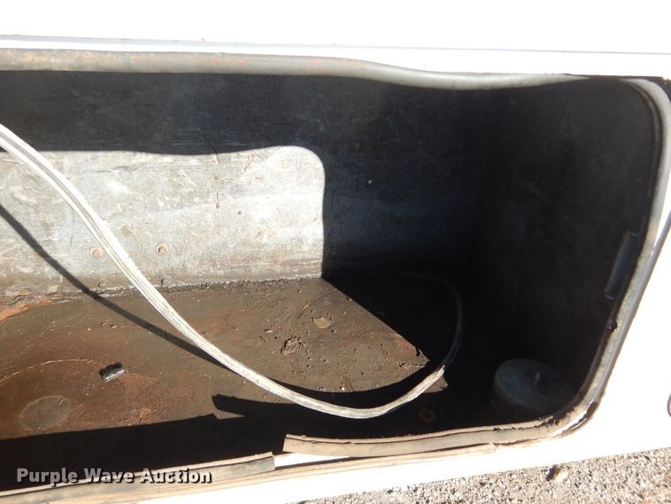 image for item DI6868 2006 Kenworth T300  fuel / lube truck