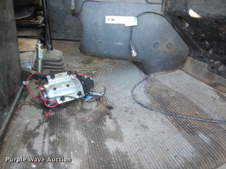 image for item DI6868 2006 Kenworth T300  fuel / lube truck