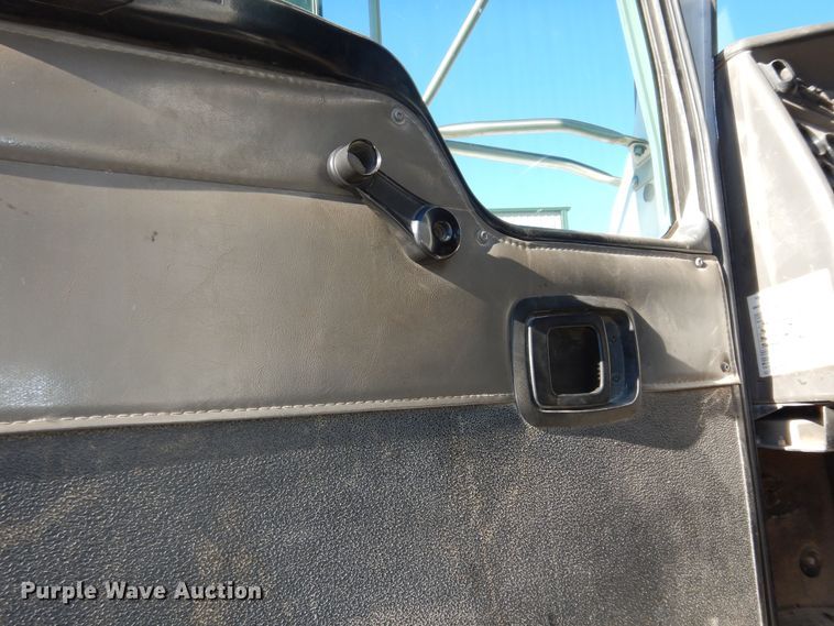 image for item DI6868 2006 Kenworth T300  fuel / lube truck