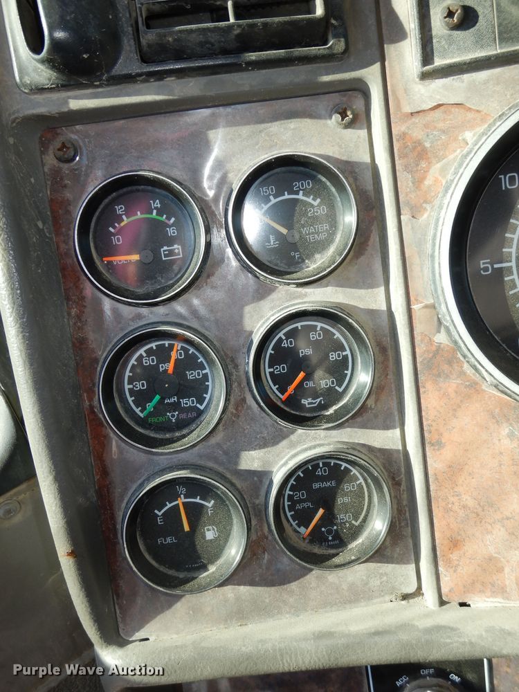 image for item DI6868 2006 Kenworth T300  fuel / lube truck