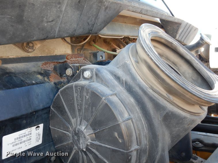 image for item DI6868 2006 Kenworth T300  fuel / lube truck