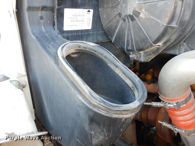 image for item DI6868 2006 Kenworth T300  fuel / lube truck