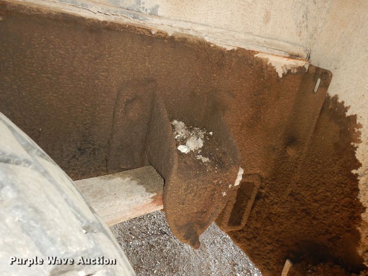 image for item DI6868 2006 Kenworth T300  fuel / lube truck