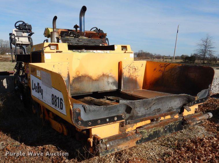 image for item DJ3866 2007 LeeBoy 8816  paver