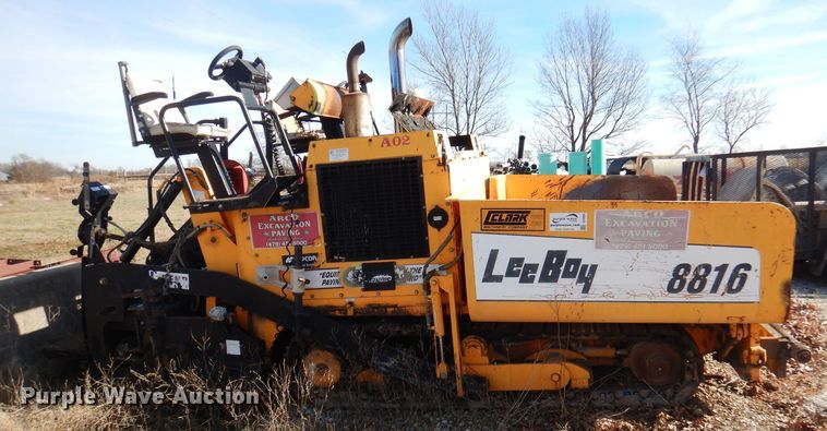 image for item DJ3866 2007 LeeBoy 8816  paver