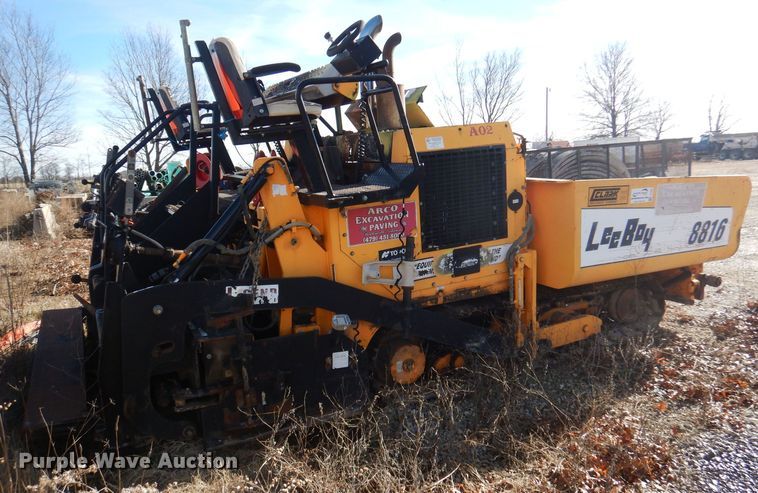 image for item DJ3866 2007 LeeBoy 8816  paver