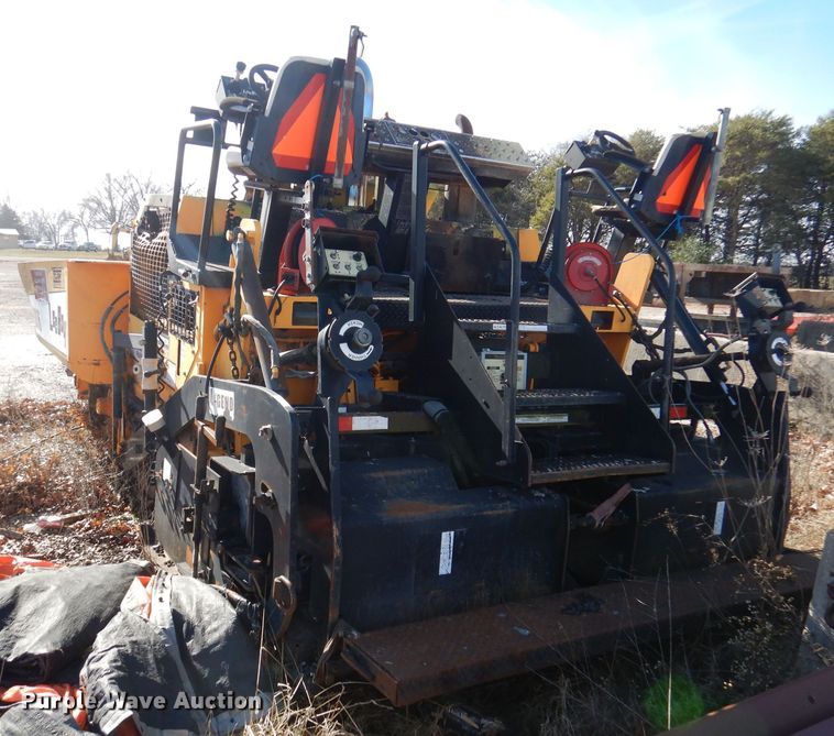 image for item DJ3866 2007 LeeBoy 8816  paver