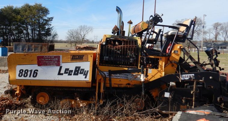 image for item DJ3866 2007 LeeBoy 8816  paver