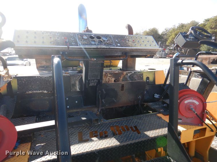 image for item DJ3866 2007 LeeBoy 8816  paver