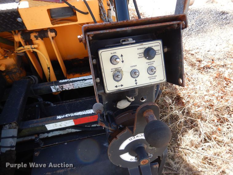 image for item DJ3866 2007 LeeBoy 8816  paver