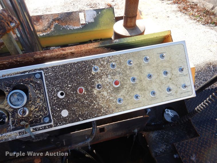 image for item DJ3866 2007 LeeBoy 8816  paver