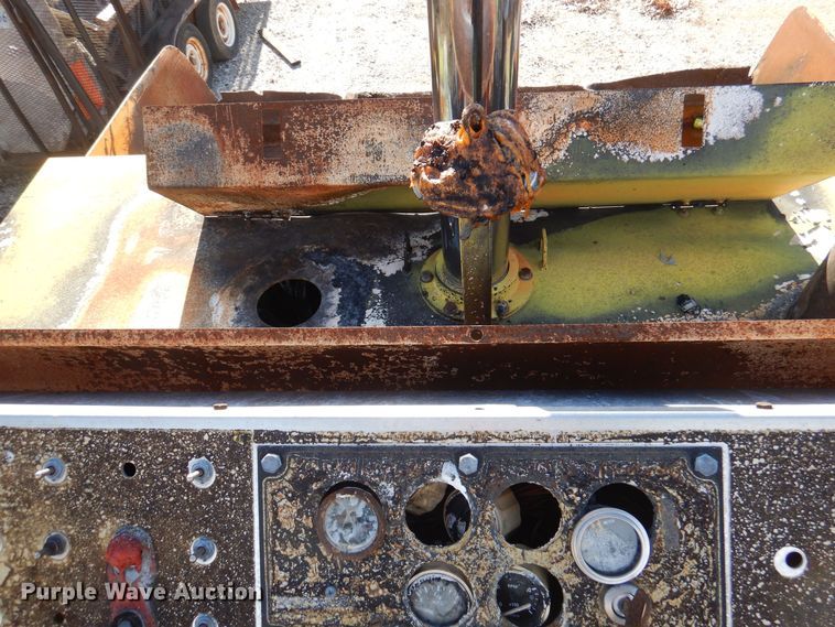 image for item DJ3866 2007 LeeBoy 8816  paver