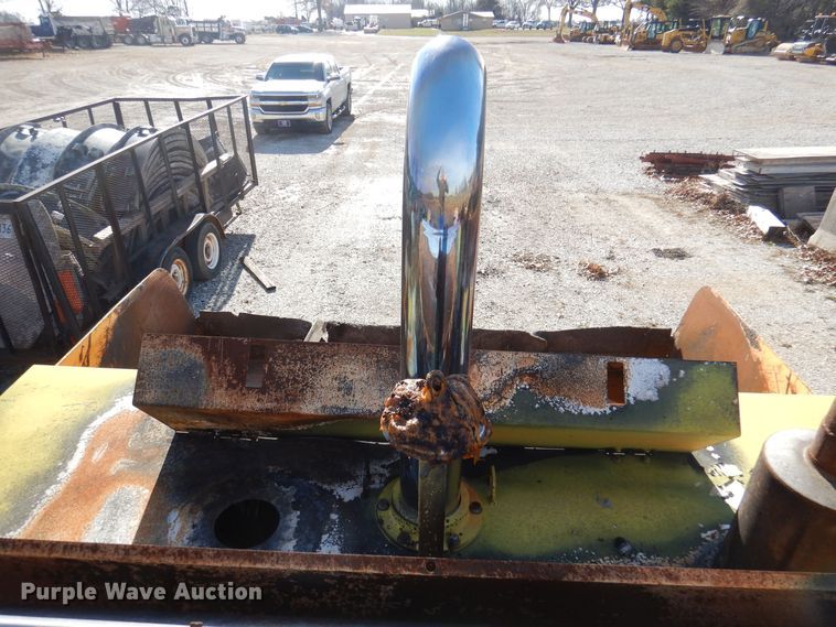 image for item DJ3866 2007 LeeBoy 8816  paver