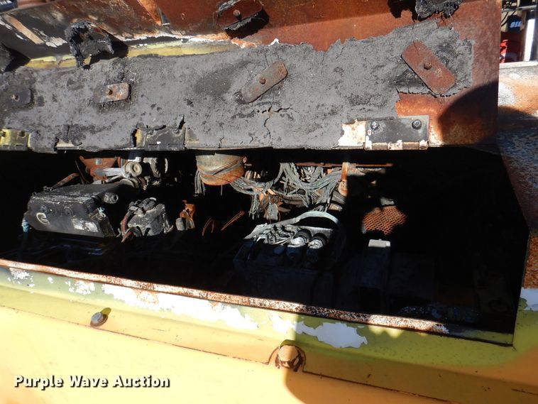 image for item DJ3866 2007 LeeBoy 8816  paver