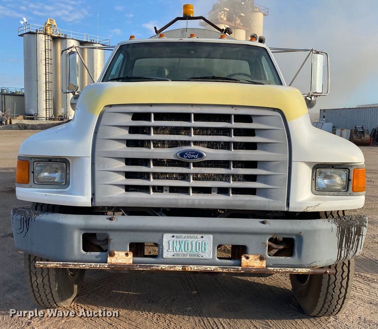 image for item DK6488 1999 Ford F800  oil distributor truck