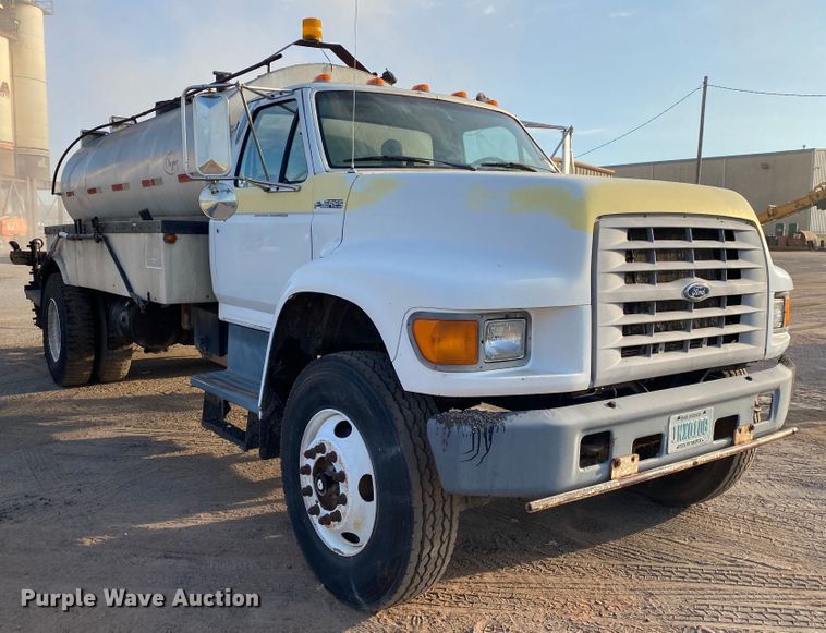 image for item DK6488 1999 Ford F800  oil distributor truck