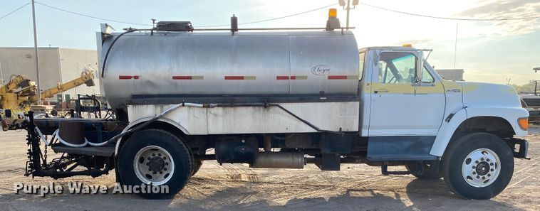 image for item DK6488 1999 Ford F800  oil distributor truck