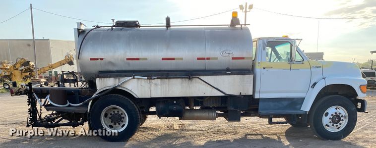 image for item DK6488 1999 Ford F800  oil distributor truck