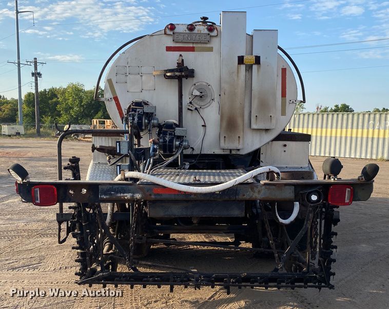 image for item DK6488 1999 Ford F800  oil distributor truck