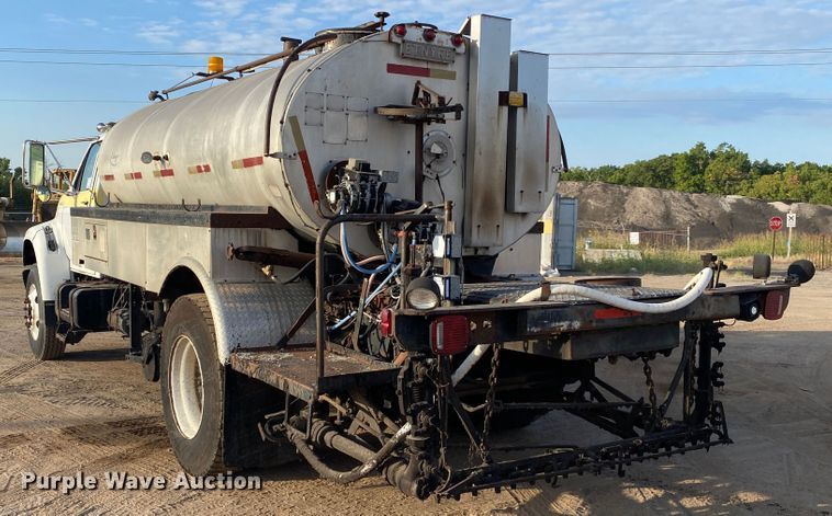 image for item DK6488 1999 Ford F800  oil distributor truck