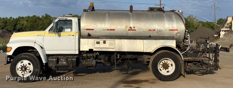 image for item DK6488 1999 Ford F800  oil distributor truck