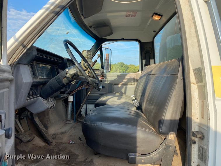 image for item DK6488 1999 Ford F800  oil distributor truck