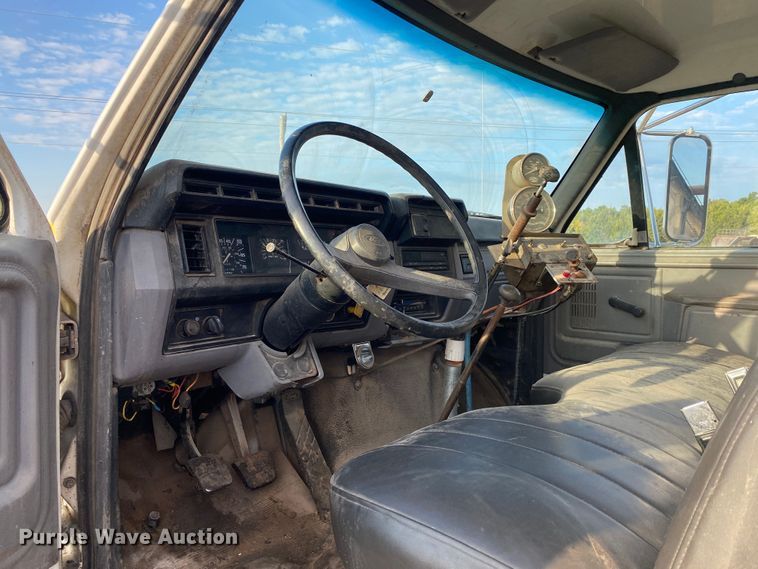 image for item DK6488 1999 Ford F800  oil distributor truck