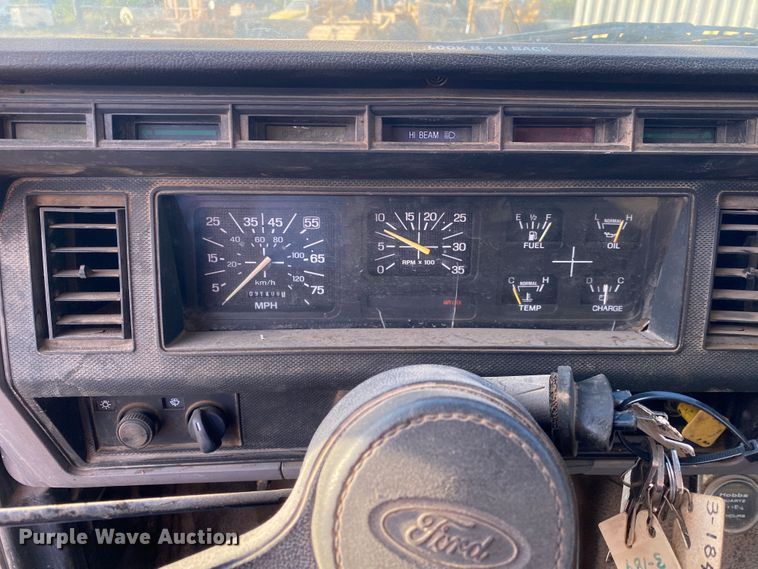 image for item DK6488 1999 Ford F800  oil distributor truck