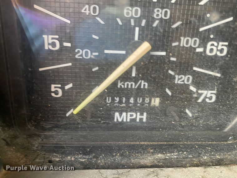 image for item DK6488 1999 Ford F800  oil distributor truck