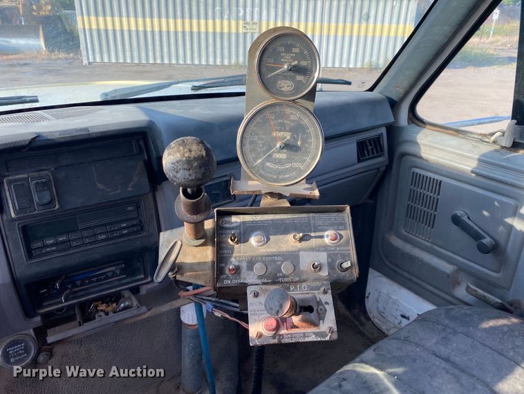 image for item DK6488 1999 Ford F800  oil distributor truck