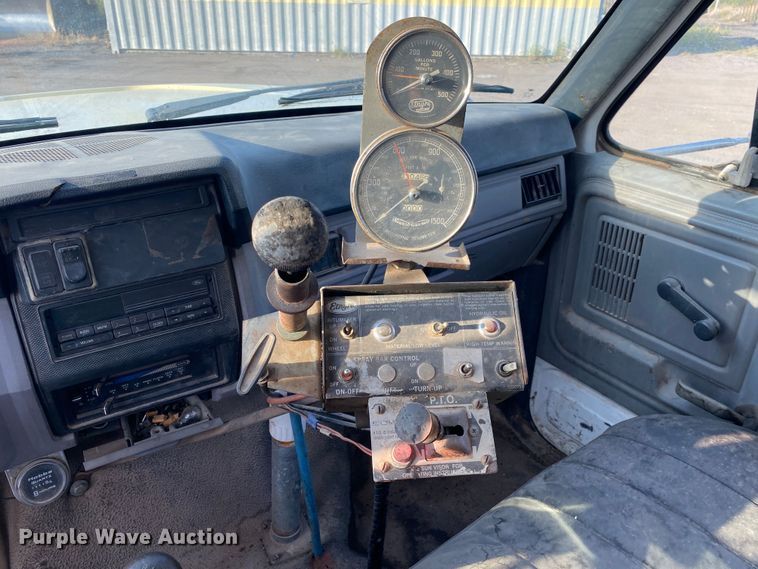 image for item DK6488 1999 Ford F800  oil distributor truck