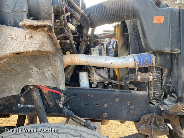 image for item DK6488 1999 Ford F800  oil distributor truck