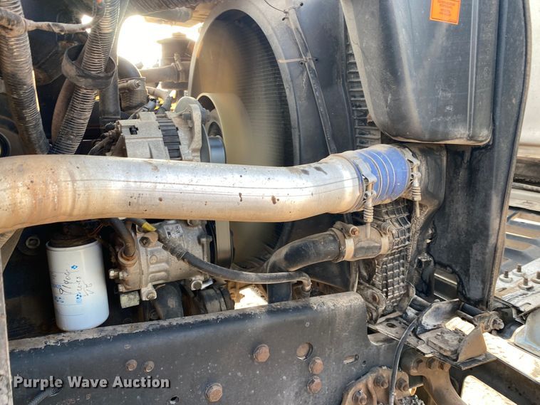 image for item DK6488 1999 Ford F800  oil distributor truck