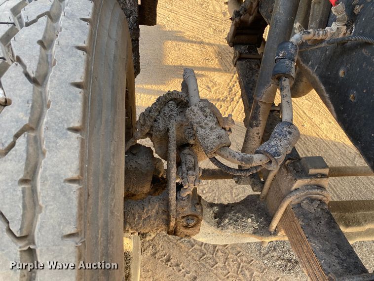 image for item DK6488 1999 Ford F800  oil distributor truck