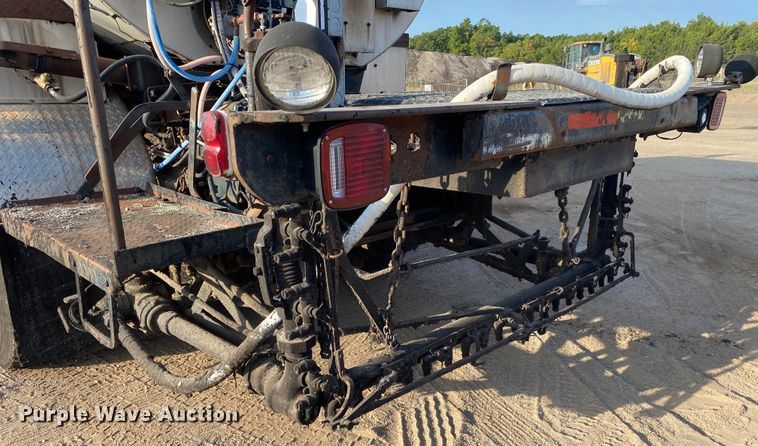 image for item DK6488 1999 Ford F800  oil distributor truck