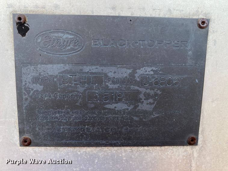 image for item DK6488 1999 Ford F800  oil distributor truck