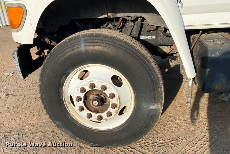 image for item DK6488 1999 Ford F800  oil distributor truck