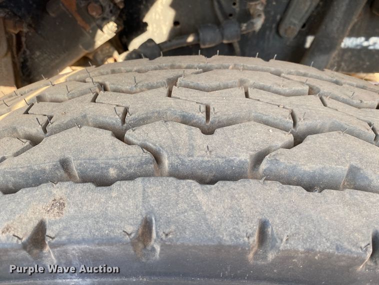 image for item DK6488 1999 Ford F800  oil distributor truck