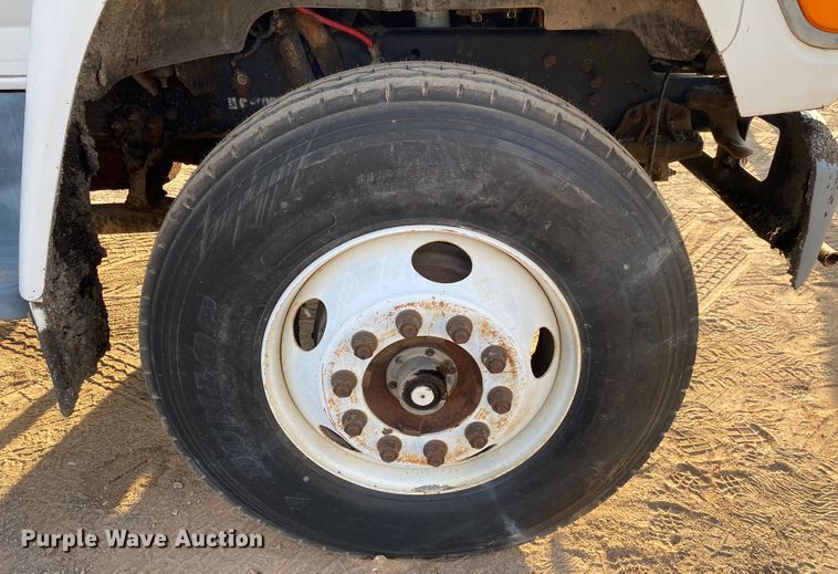 image for item DK6488 1999 Ford F800  oil distributor truck