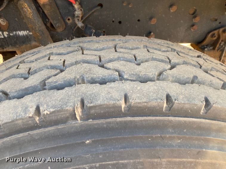 image for item DK6488 1999 Ford F800  oil distributor truck