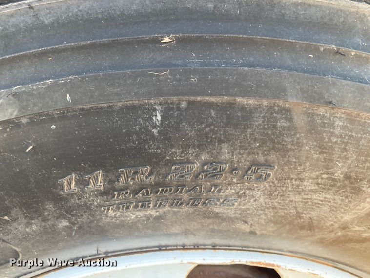 image for item DK6488 1999 Ford F800  oil distributor truck