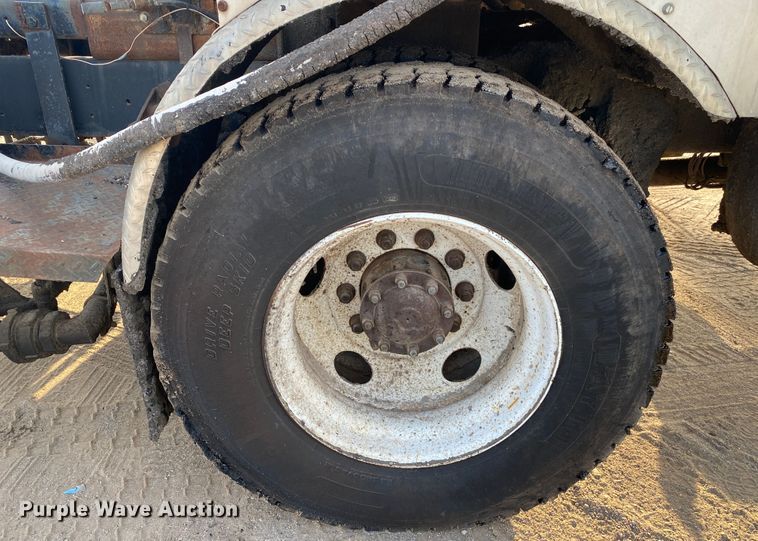 image for item DK6488 1999 Ford F800  oil distributor truck