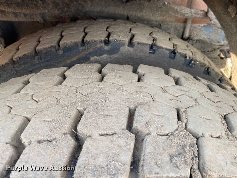 image for item DK6488 1999 Ford F800  oil distributor truck