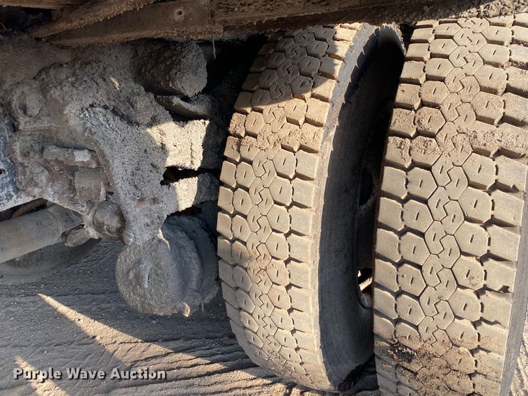 image for item DK6488 1999 Ford F800  oil distributor truck