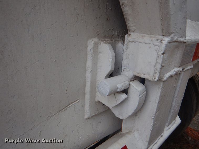 image for item DK7001 1990 Fruehauf  end dump trailer