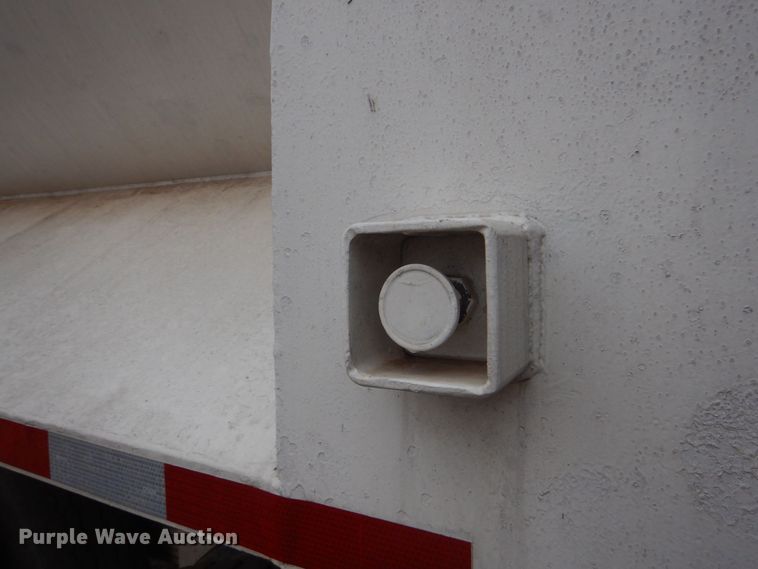 image for item DK7001 1990 Fruehauf  end dump trailer