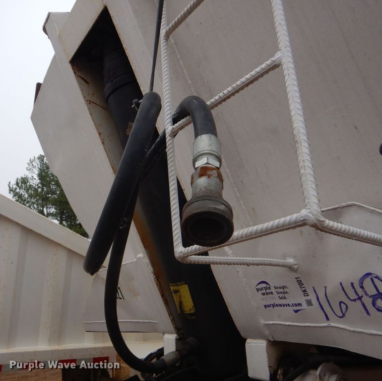 image for item DK7001 1990 Fruehauf  end dump trailer