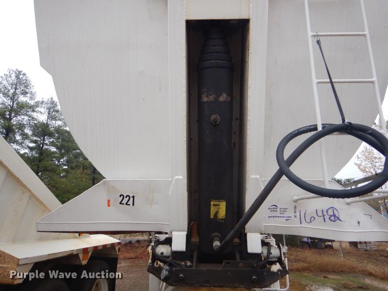 image for item DK7001 1990 Fruehauf  end dump trailer