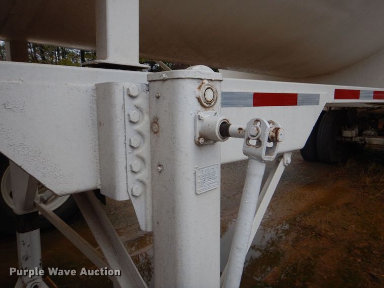 image for item DK7001 1990 Fruehauf  end dump trailer