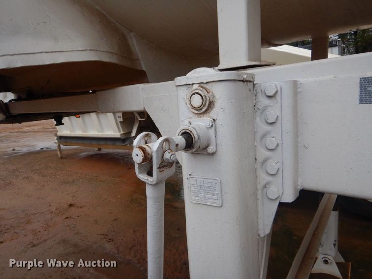 image for item DK7001 1990 Fruehauf  end dump trailer